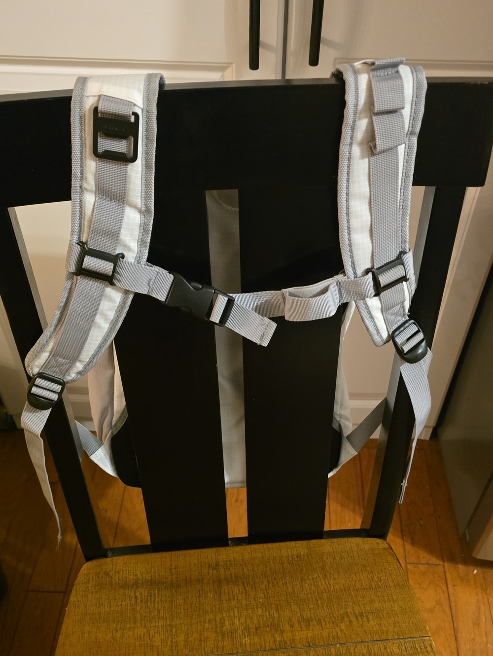 Igloo White and Light Gray Insulated Backpack Cooler - Picture 10 of 10